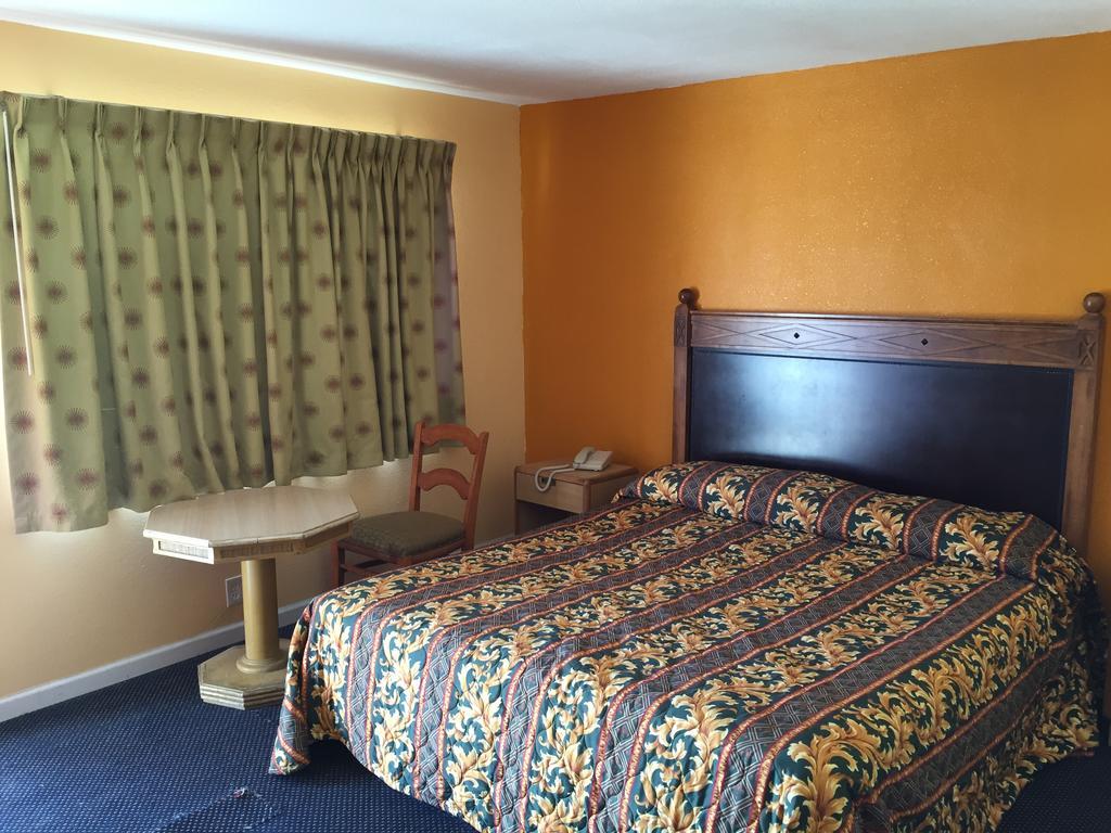 Western Sands Motel Индиоу Екстериор снимка