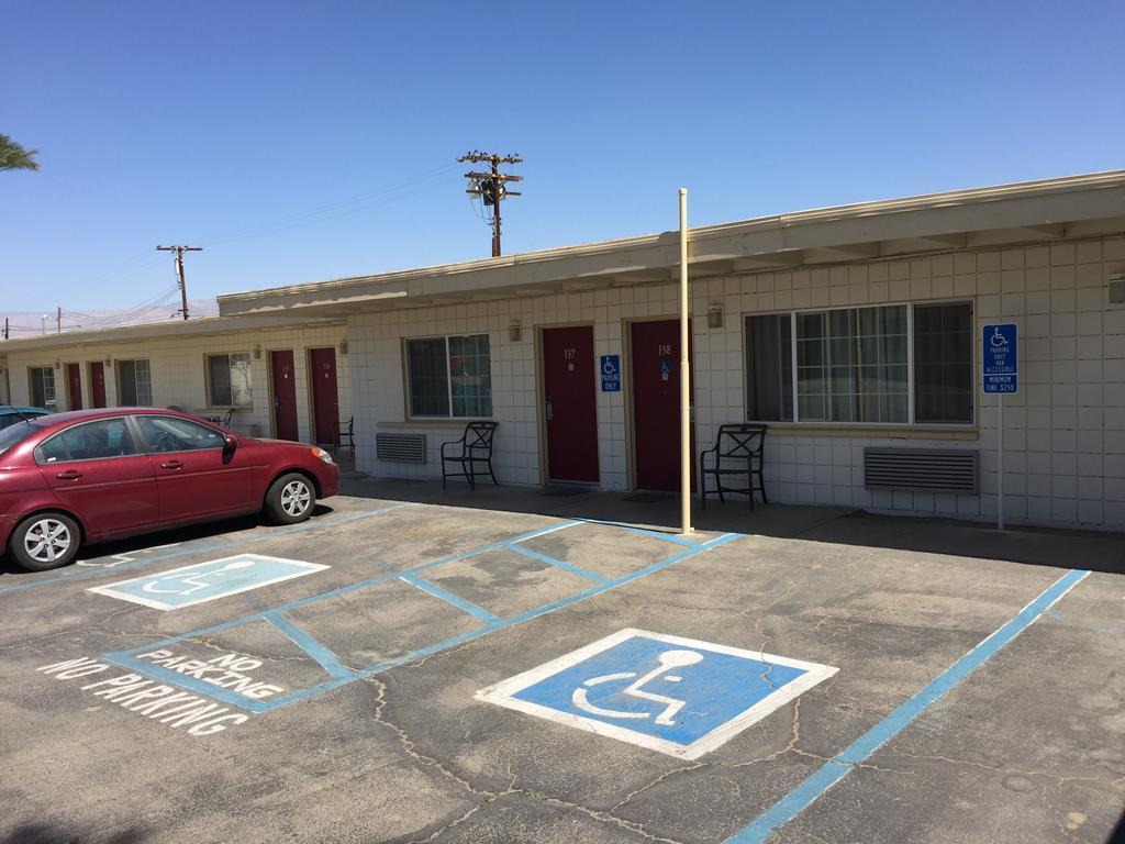Western Sands Motel Индиоу Екстериор снимка