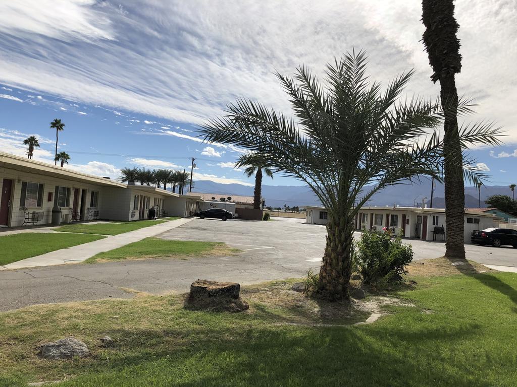 Western Sands Motel Индиоу Екстериор снимка