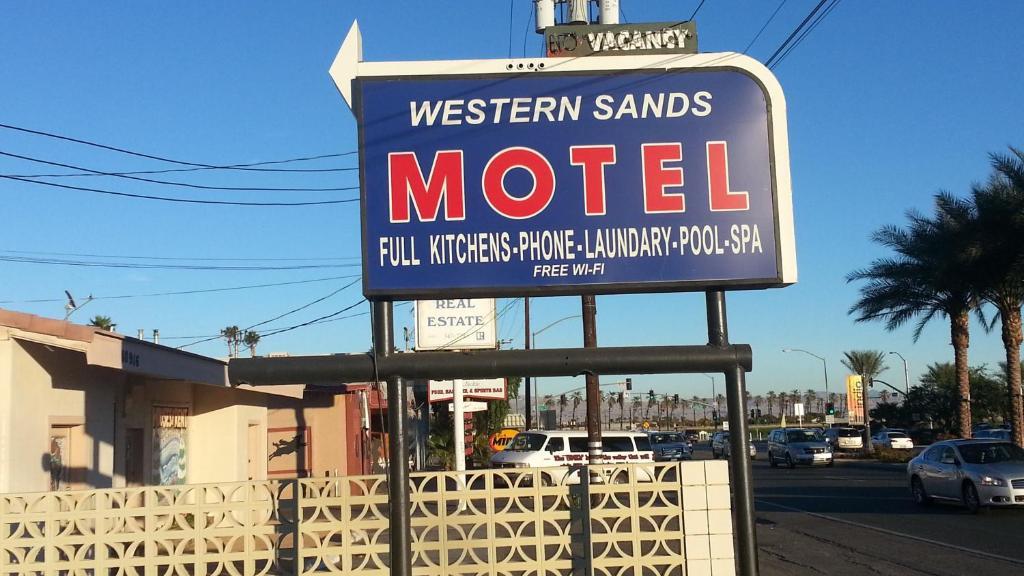 Western Sands Motel Индиоу Екстериор снимка