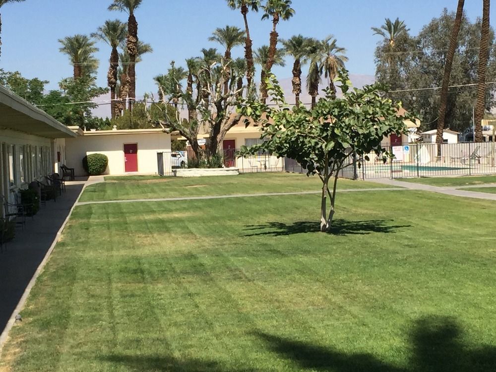 Western Sands Motel Индиоу Екстериор снимка