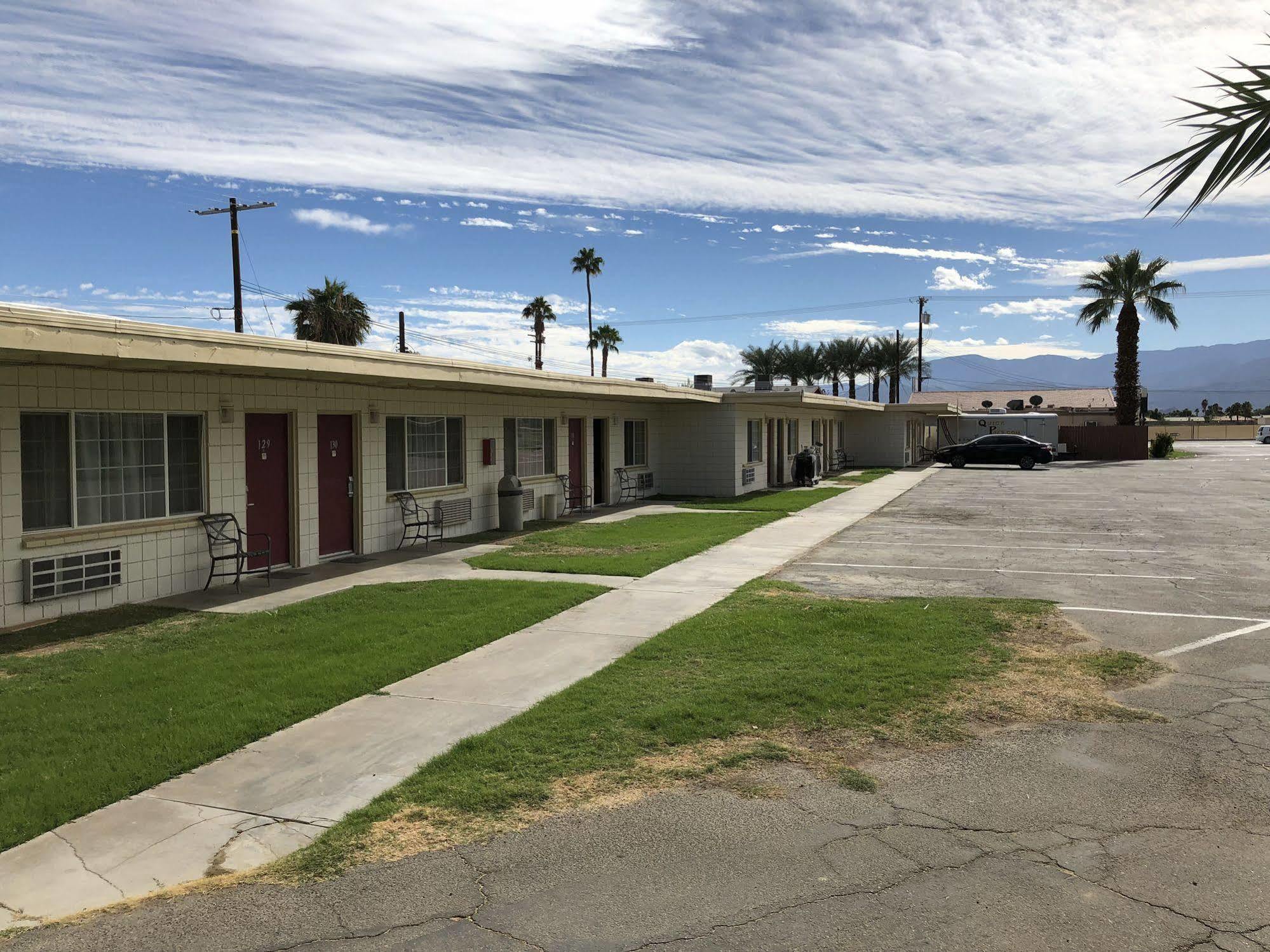 Western Sands Motel Индиоу Екстериор снимка