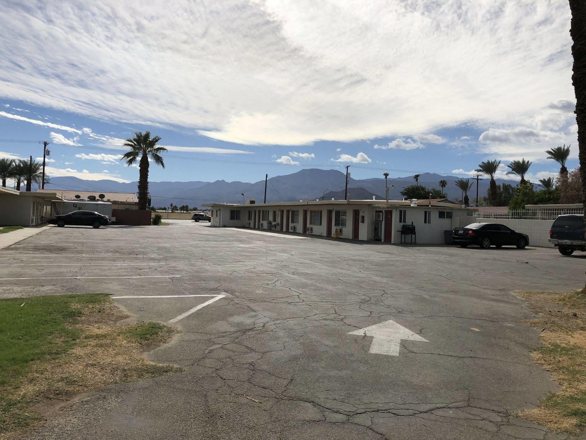 Western Sands Motel Индиоу Екстериор снимка