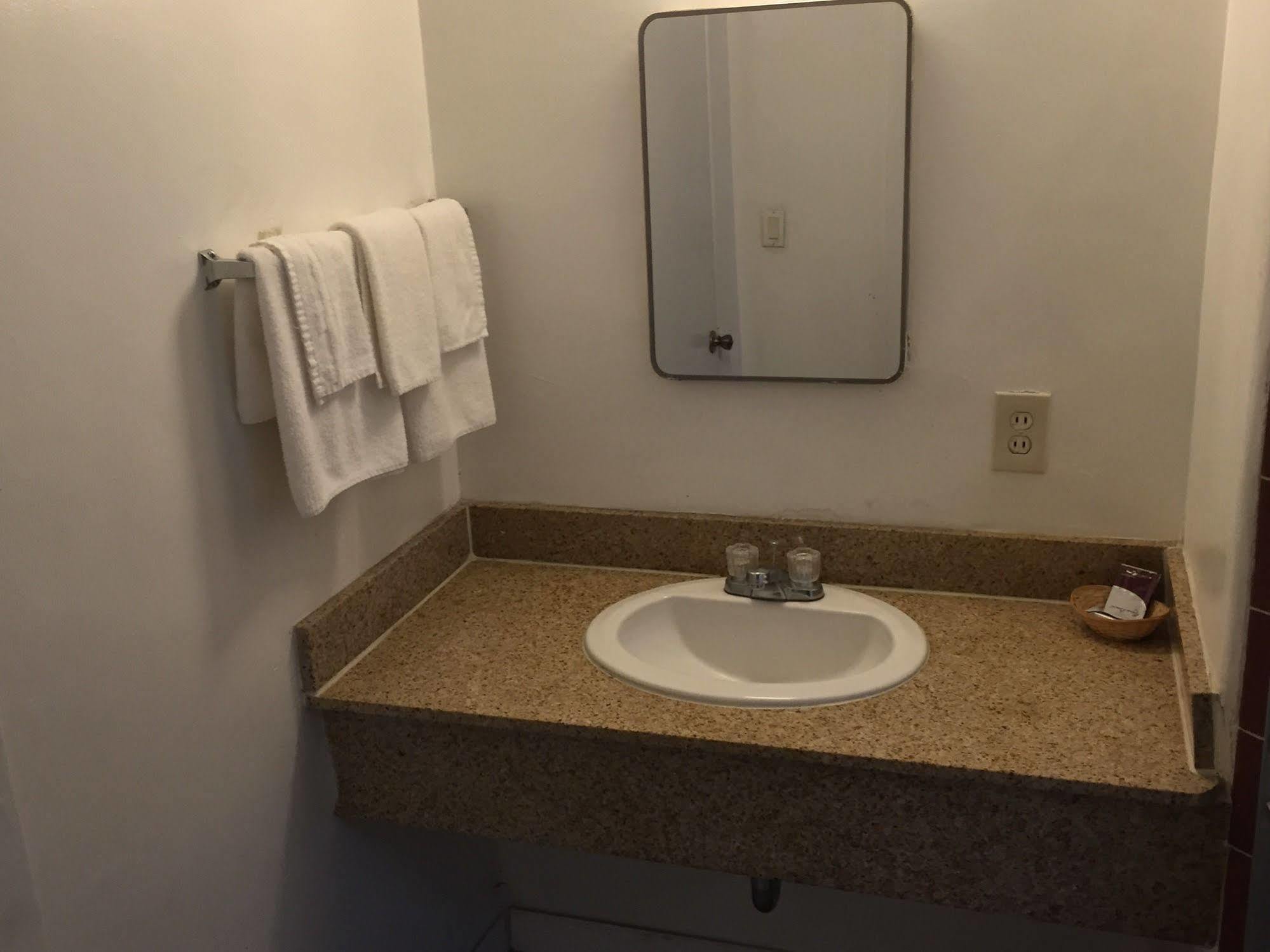 Western Sands Motel Индиоу Екстериор снимка